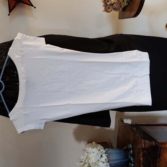 Love 💗Me white med tee - Picture 4 of 5